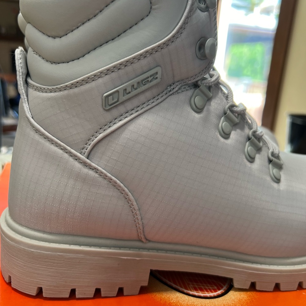 NIB~ Womens Lugz Brit boot. Color~fog, Womens 10m - Picture 5 of 7